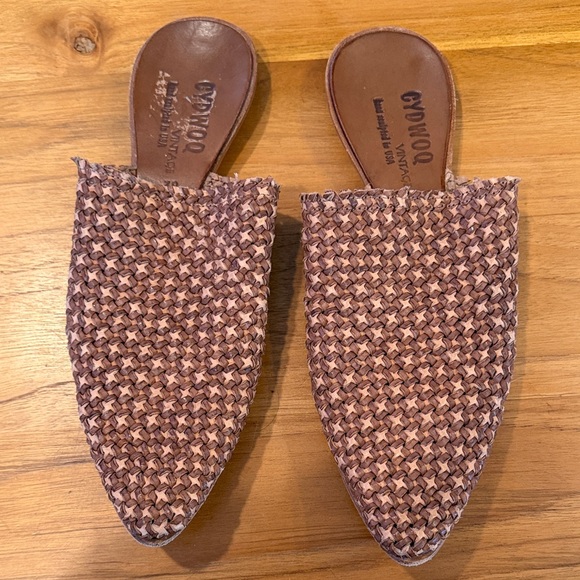 cydwoq Shoes - CYDWOQ Woven Pointed-Toe Mules in Brown